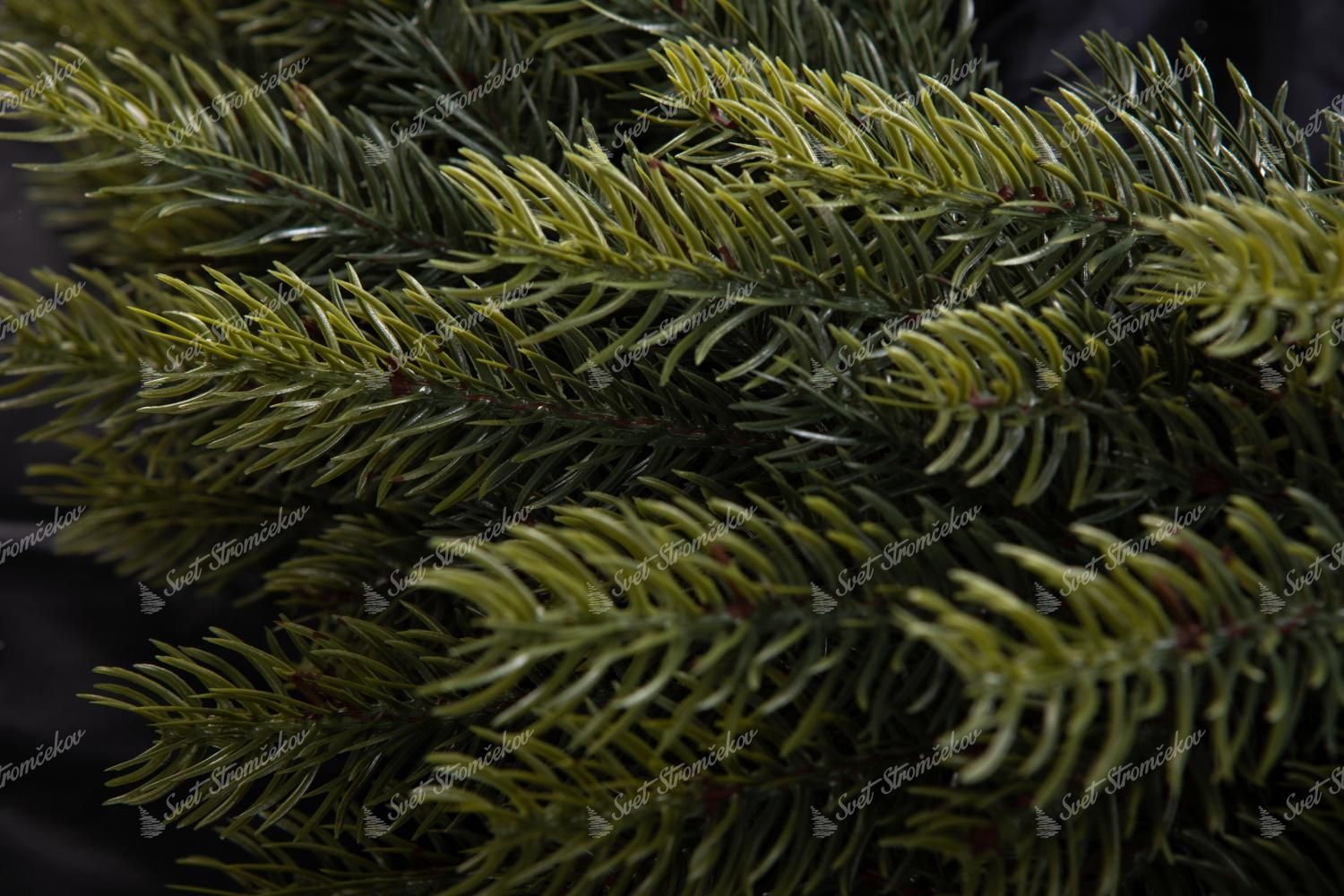 Wianek bożonarodzeniowy 100% PE Świerk Mocny 50cm