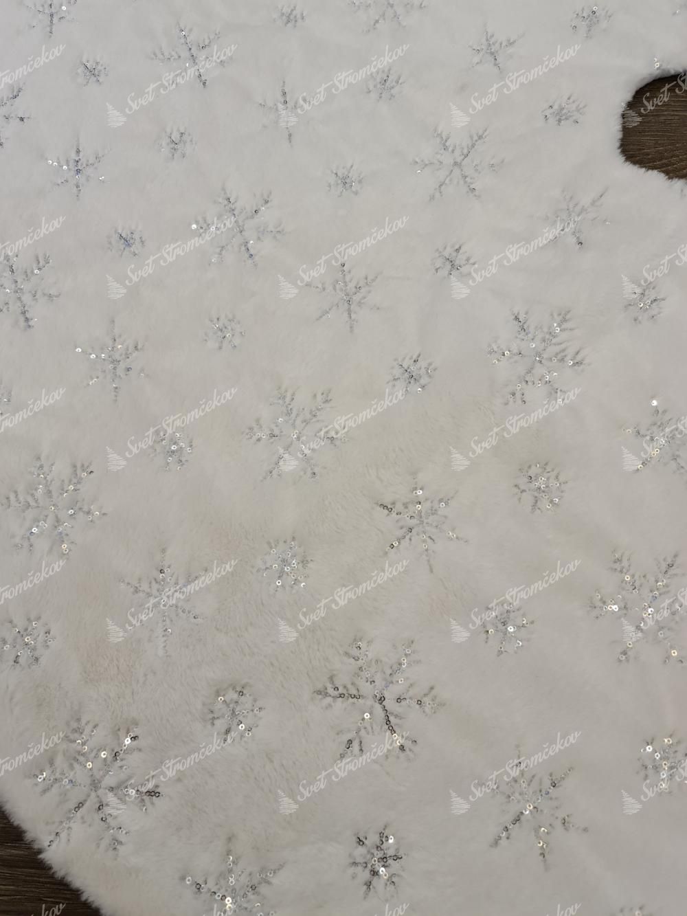 Dywanik biały pod choinkę ze srebrnymi płatkami śniegu 122cm