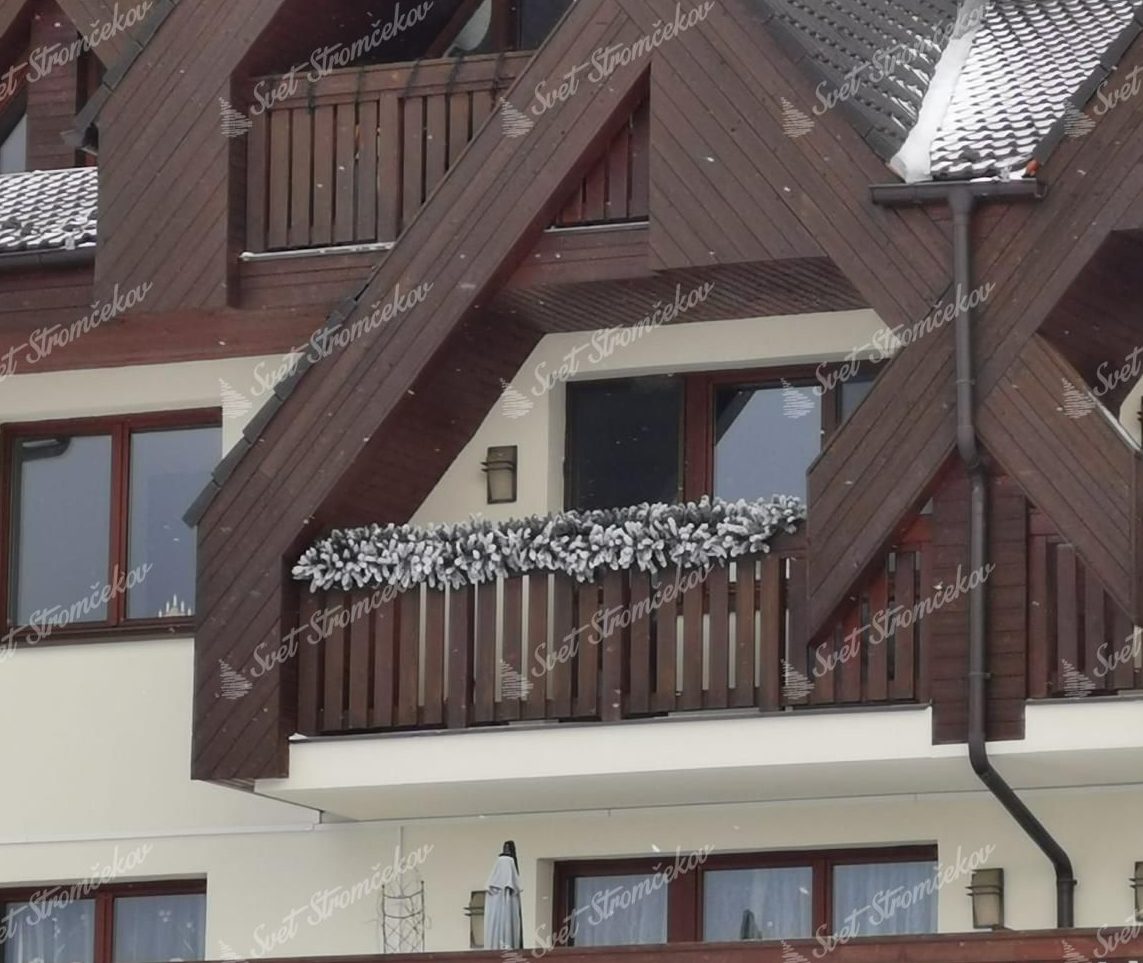 Girlanda świąteczna ośnieżona z lampkami LED 270cm