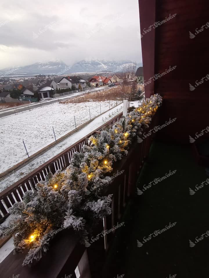 Girlanda świąteczna ośnieżona z lampkami LED 270cm