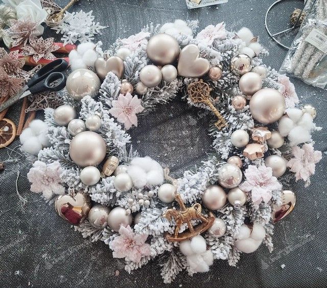 Wianek świąteczny Świerk Biały 50cm