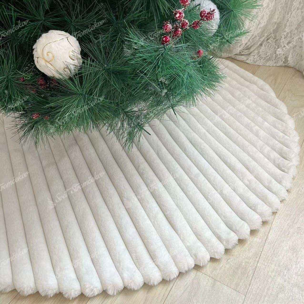 Dywanik biały prążkowany pod choinkę 122cm
