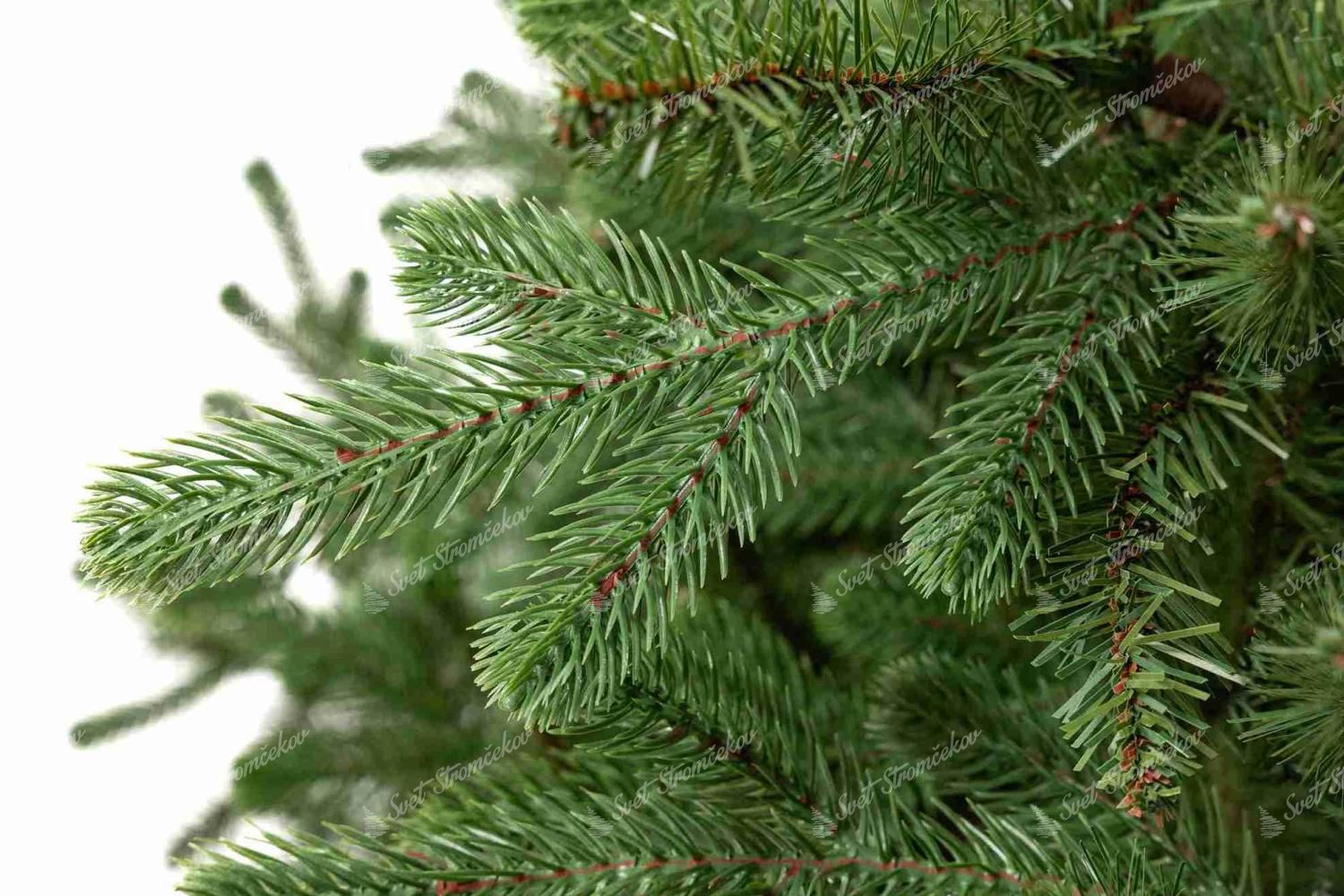 Detail vianočného stromčeka v kvetináči 3D Smrek Tirolský, ihličie má svetlozelenú farbu a prepracovaný stred vetvičky je hnedý.