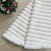 Dywanik biały prążkowany pod choinkę 90cm