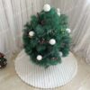 Dywanik biały prążkowany pod choinkę 90cm